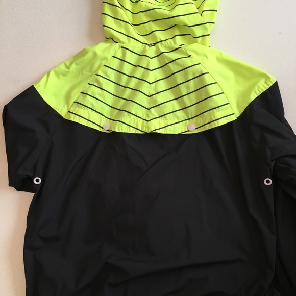 Nike Rain Jacket - Picture 2 of 3